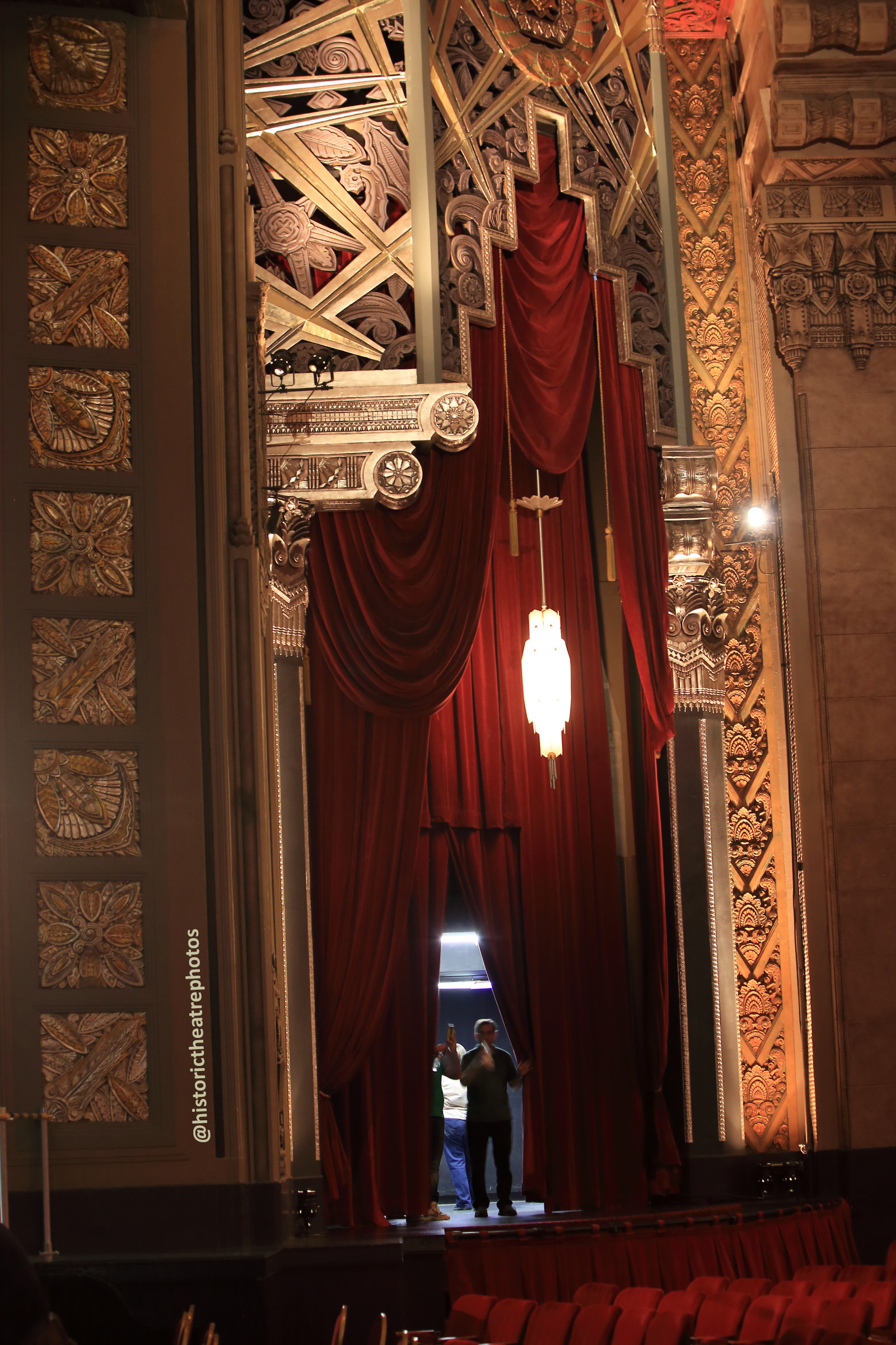 Pantages Theatre, Hollywood, Los Angeles: Hollywood: Peering Through Side Stage