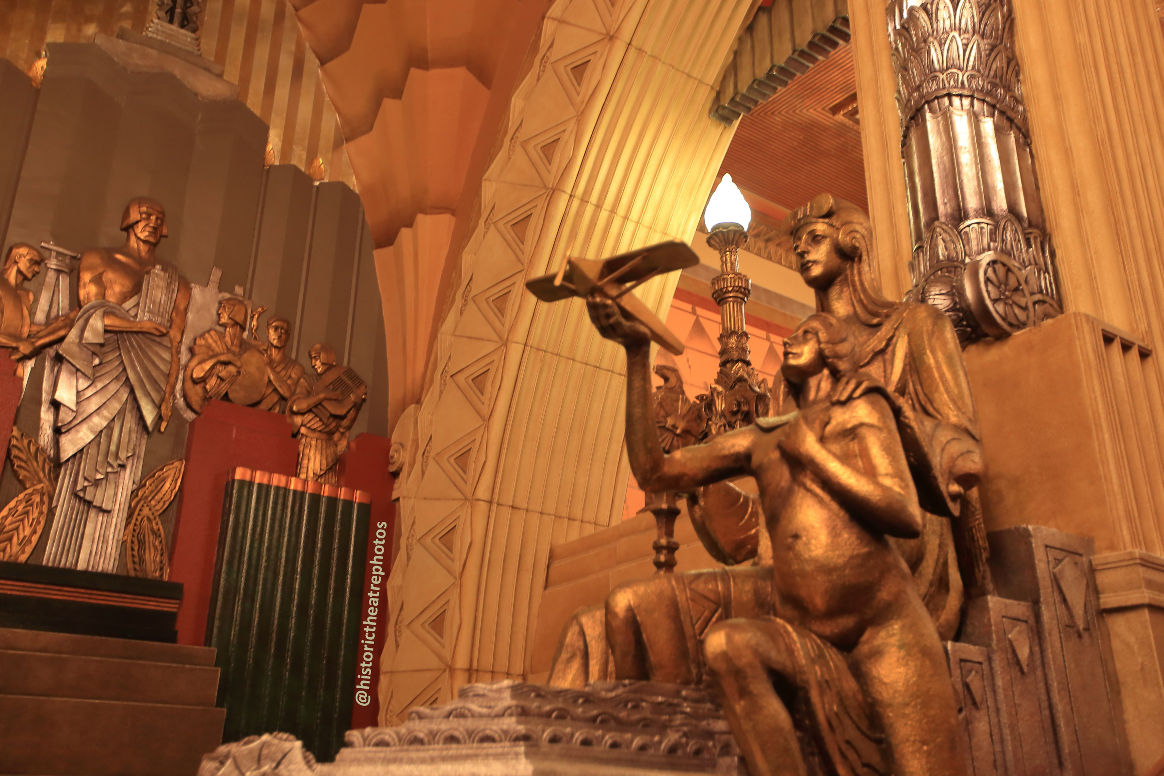 Pantages Theatre, Hollywood: Grand Staircase Figures