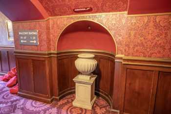 Edinburgh Playhouse, United Kingdom: outside London: Alcove with Urn in Circle cross-corridor