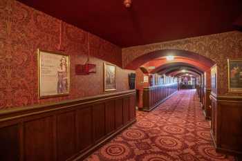 Edinburgh Playhouse, United Kingdom: outside London: Circle cross-corridor