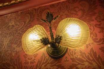 Edinburgh Playhouse, United Kingdom: outside London: Light Fixture Closeup