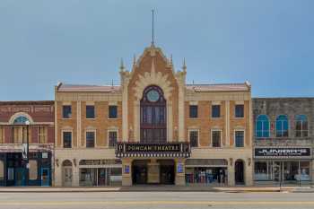 Poncan Theatre, Ponca City, American Midwest (outside Chicago): Main façade on Grand Ave