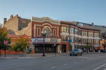 Riviera Theatre, Chicago, Chicago: Façade