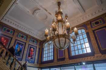 Riviera Theatre, Chicago, Chicago: Lobby Chandelier