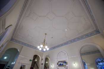 Royal Lyceum Theatre Edinburgh, United Kingdom: outside London: Ceiling