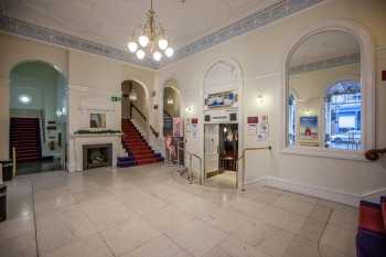 Royal Lyceum Theatre Edinburgh, United Kingdom: outside London: Lobby