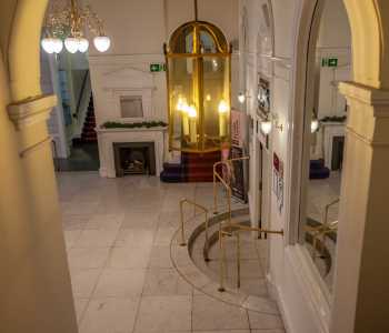 Royal Lyceum Theatre Edinburgh, United Kingdom: outside London: Stairs view to Inner Lobby