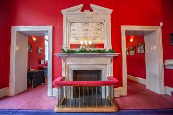 Royal Lyceum Theatre Edinburgh, United Kingdom: outside London: Fireplace leading to Bar