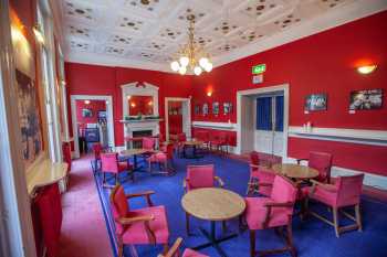 Royal Lyceum Theatre Edinburgh, United Kingdom: outside London: Wyndham Bar