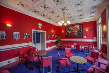 Royal Lyceum Theatre Edinburgh, United Kingdom: outside London: Wyndham Bar