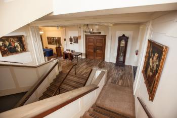 Pasadena Scottish Rite, Los Angeles: Greater Metropolitan Area: Grand Staircase leading to Cobb Auditorium