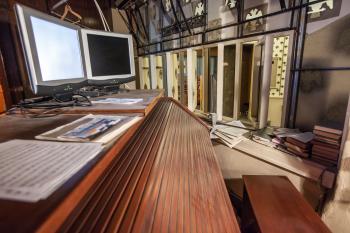 Pasadena Scottish Rite, Los Angeles: Greater Metropolitan Area: Organ Console with Windows Open