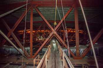 Shrine Auditorium, University Park, Los Angeles: Greater Metropolitan Area: Central walkway in Attic