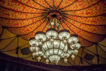 Shrine Auditorium, University Park, Los Angeles: Greater Metropolitan Area: Chandelier closeup