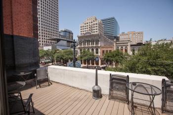 Stateside at the Paramount, Austin, Texas: Balcony overlooking Congress Avenue