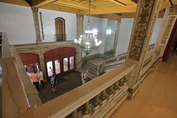 State Theatre, Los Angeles, Los Angeles: Downtown: Upper Lobby above Street entrance