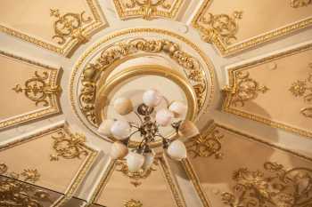 Theatre Royal, Glasgow, United Kingdom: outside London: Central Lighting Fixture and Ceiling