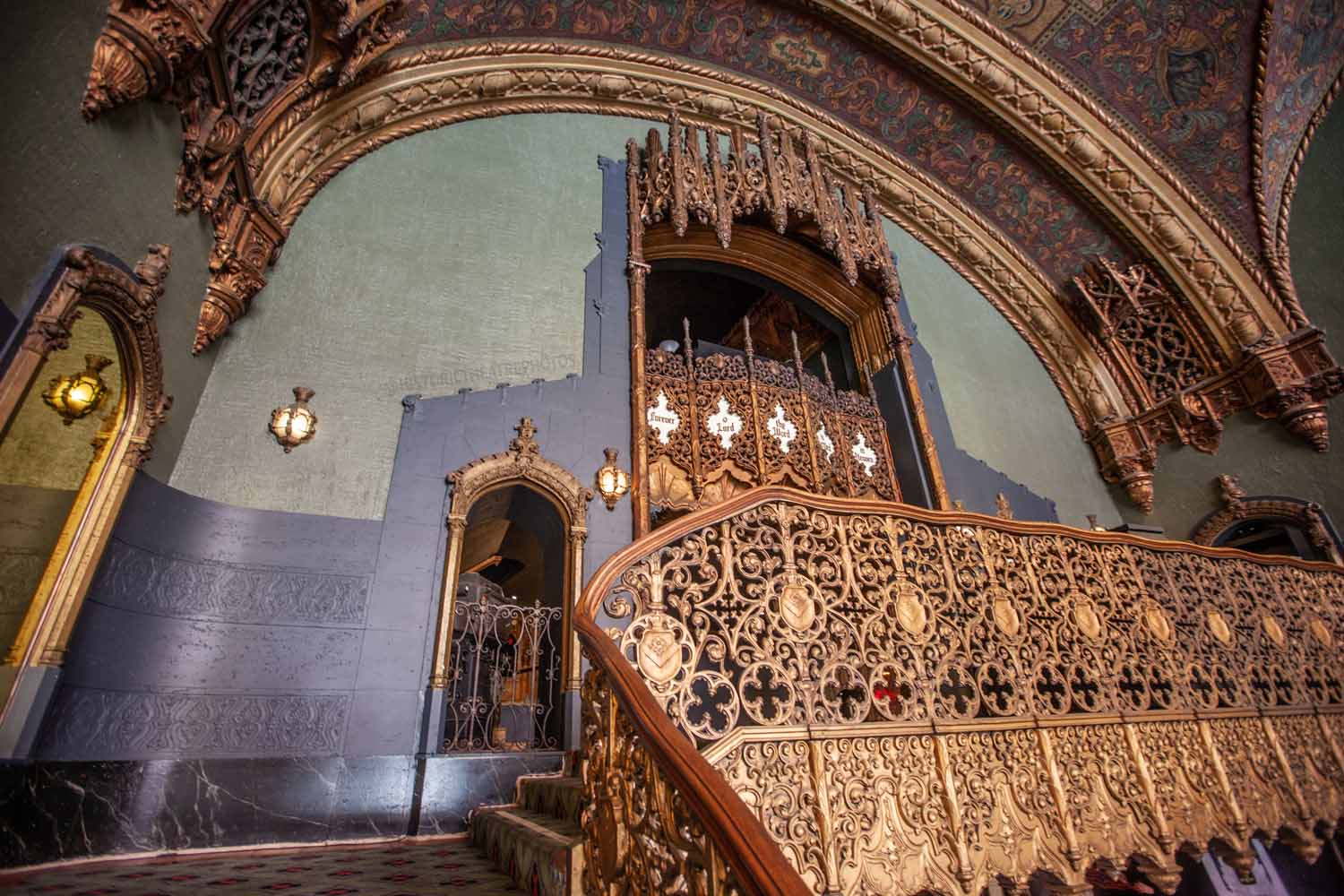 The United Theater on Broadway, Los Angeles: Entrance Lobby upper level from stairway