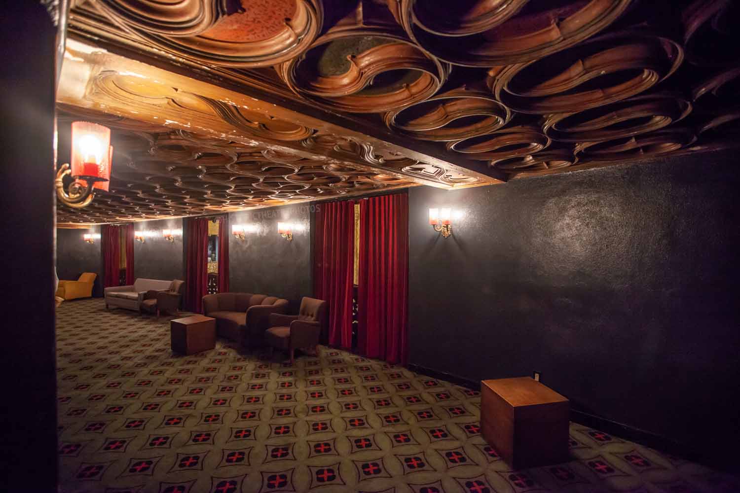 The United Theater on Broadway, Los Angeles: Mezzanine Corridor