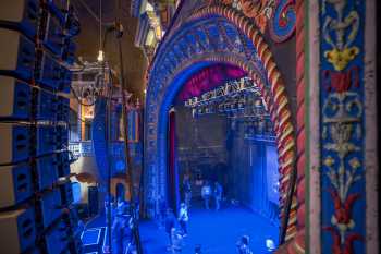 Uptown Theater, Kansas City, American Midwest (outside Chicago): Stage from House Right VIP Box