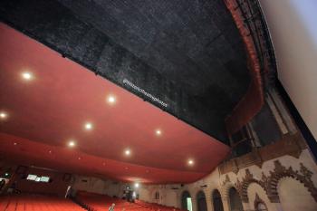 Warner Hollywood: Walled-off ceiling where the balcony should be