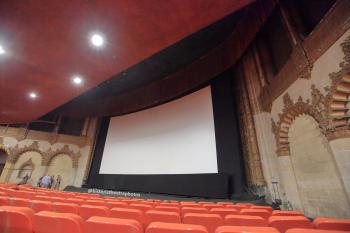 Warner Hollywood, Los Angeles: Screen from seating