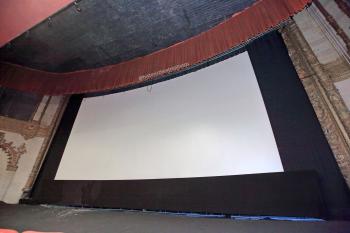 Warner Hollywood: Projection Screen up close