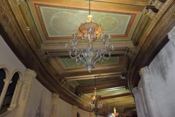Warner Hollywood: Lobby ceiling