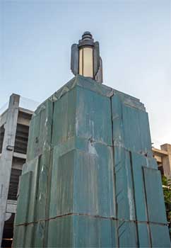 The Wiltern, Koreatown, Los Angeles: Greater Metropolitan Area: Lamp Standard