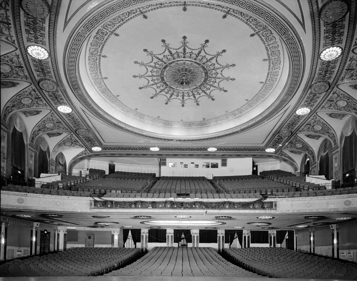 The theatre’s Adamesque detail, as photographed in the 1990s